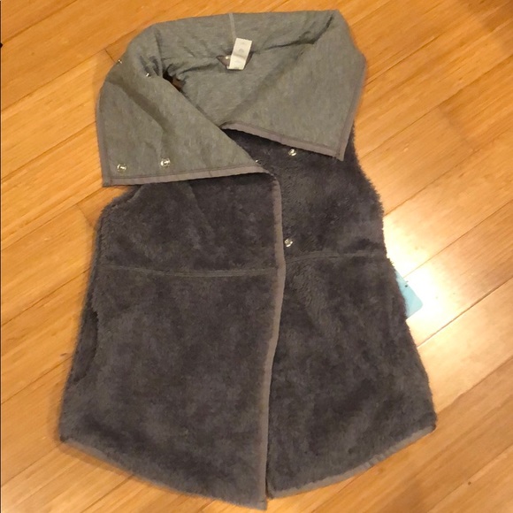 Ivavva Reversible Sherpa Forever Vest -NWT - Picture 2 of 3